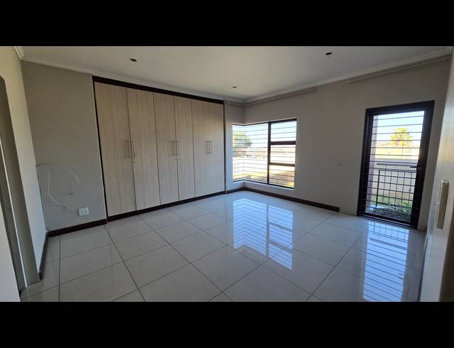 12 BEDROOM FREEHOLD FOR SALE IN WINCHESTER HILLS